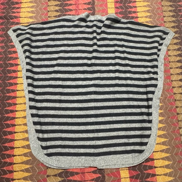 Splendid Women S Grey Striped Wool/Cashmere Blend Buttons Front Cardigan Poncho - Picture 9 of 9